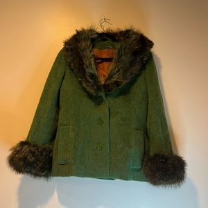 Mob wife aesthetic beautiful green coat with faux fur trim